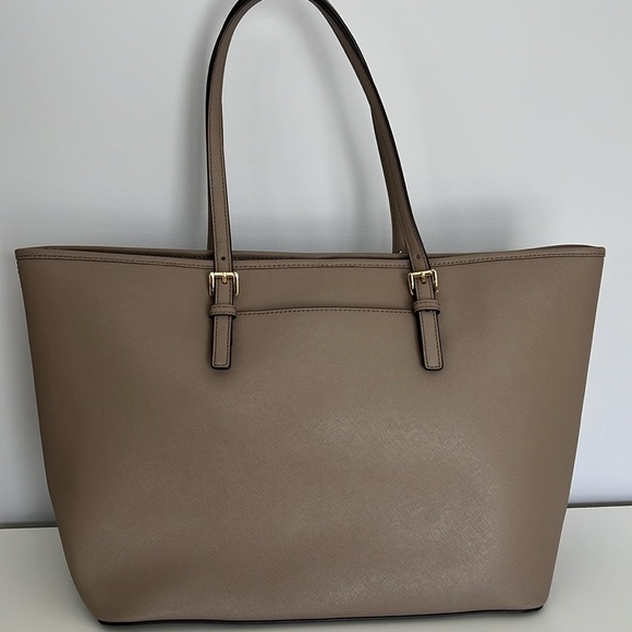 Michael Kors totes - Picture 2 of 8